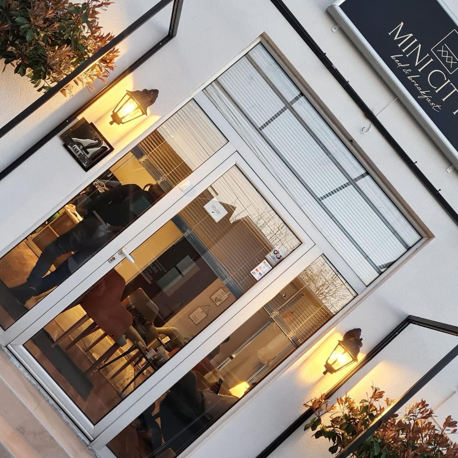 Minicity Inn Belgrade Exterior photo